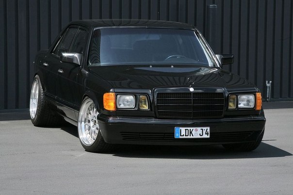 Mercedes w126. Black baron.