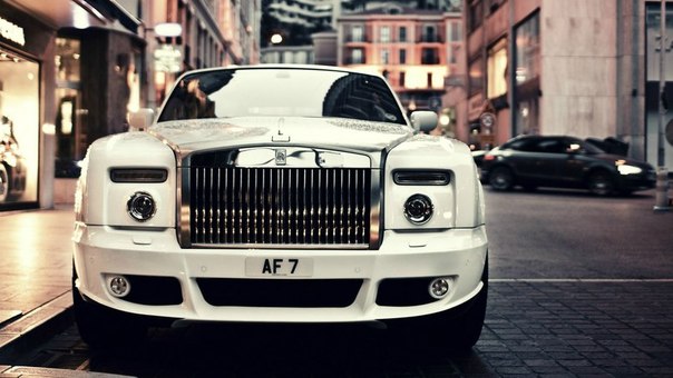 Знаменитый слоган Rolls-Royce: «На скорости 60 миль в час самый громкий звук в салоне – тиканье часов» 