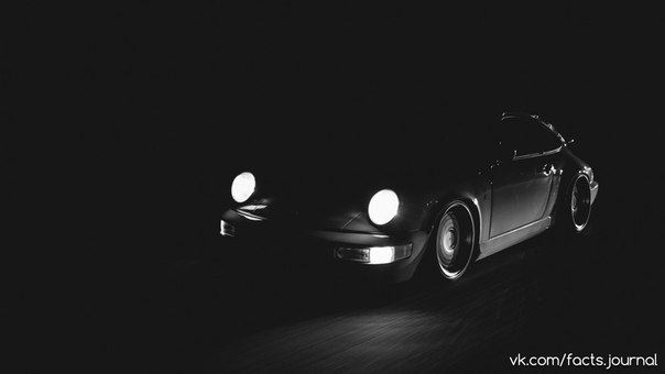 Самый первый Porsche 911 был создан в 1964 году. Кстати, уже тогда суперкар обладал выходной мощностью в 130 лошадиных сил!