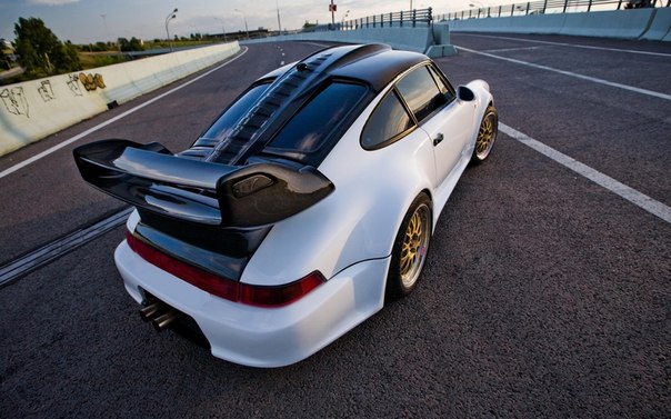 • Porsche 911