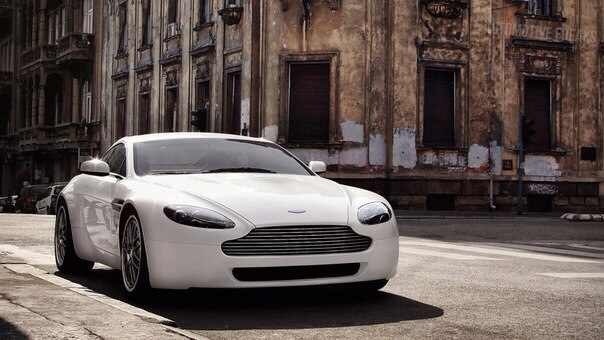 Aston Martin v8