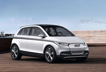 Компактный концепт A2 является неоценимым вкладом Audi в развитие моделей «серии-Е» и призван составить конкуренцию BMW i3, который появится на рынке в 2013 году.Электромобиль, который будет представлен широкой публике на автосалоне во Франкфурте, призван установить новые приоритеты в развитии моделейAudi. Основными направлениями будет обеспечение высокой безопасности и мобильности, а также формирование жестких норм экологической безопасности автомобилей. Серийный Audi A2, представленный для начала как концепт, был разработан немецкими конструкторами для эксплуатации преимущественно в городских условиях и будет приводиться в движение воздействием электротяги. По имеющимся у нас сведениям, в качестве силовой тяги, будет использован электродвигатель мощностью 85 кВт или 116 л. с., приводящий в движение колеса передней оси, что должно обеспечить A2свойственные марке Audi незабываемые ощущения от вождения и отличные аэродинамические данные. Новая модель не будет производить абсолютно никаких вредных выхлопов, и обладать достаточно большим для города запасом хода – не менее 200 км. Приспособление быстрой подзарядки дает возможность подзарядить батарею всего лишь за полтора часа. Обычное время полной зарядки ионно-литиевых батарей составляет четыре часа. До 100 км/ч Audi A2 будет разгоняться за 9,3 cекунды, наибольшая скорость, по предварительным данным, будет составлять 150 км/ч.