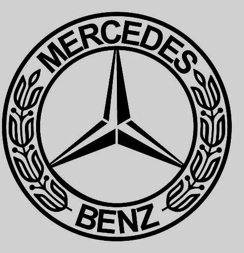 Многие знают, что автомобили Mercedes называются так благодаря дочери основателя компании – её звали Мерседес. А вот трехлучевая звезда, ставшая символом компании в 1909 году, символизирует успех марки Mercedes на суше, в воде и в воздухе – помимо автомобилей владелец марки компания Даймлер производила также двигатели для автомобилей и самолетов.