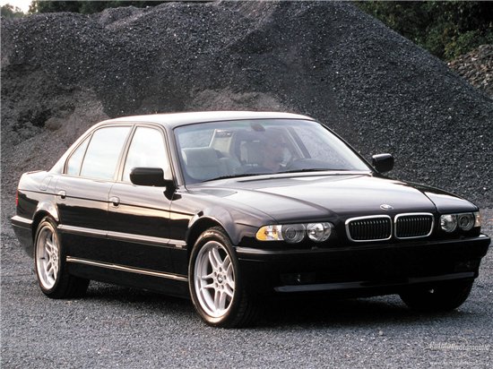 BMW 750i E38 (1994).