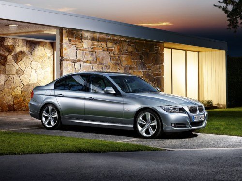 BMW 3 Series стал победителем в номинации «Семейный женский автомобиль 2012 года» (Women s World Family Car Of The Year). В номинации принимали участие Audi Q3, Ford Focus.