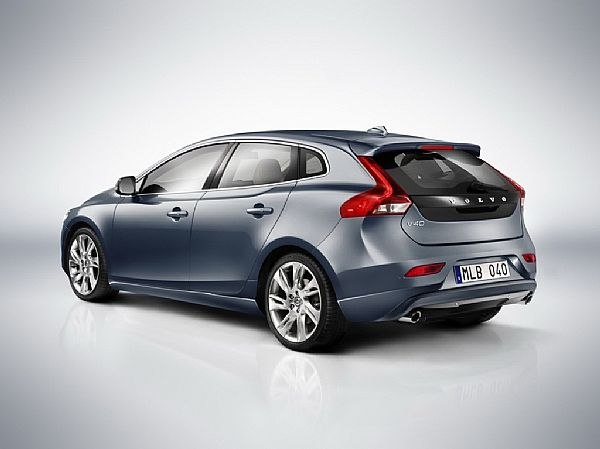 Volvo начал производство нового V40.