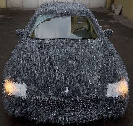 Такое ни каждый день увидишь! Maserati Quattroporte, покрытое битым стеклом.