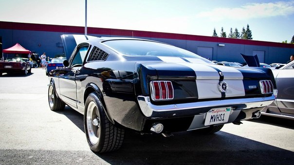 Ford Mustang Shelby GT350.