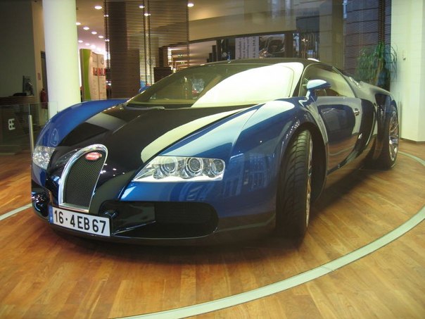 Bugatti Automobiles S. A.S., которая является филиалом концерна Volkswagen AG в сентябре 2005 года на заводе в Мольсхайме выпускает самый быстрый, самый дорогой серийный автомобиль в мире.
