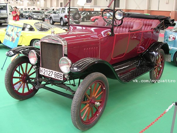 Первым массовым автомобилем был Ford Model T, который продавался с 1908-го по 1927-й годы. До этого автомобили изготавливались поштучно и стоили огромных денег.