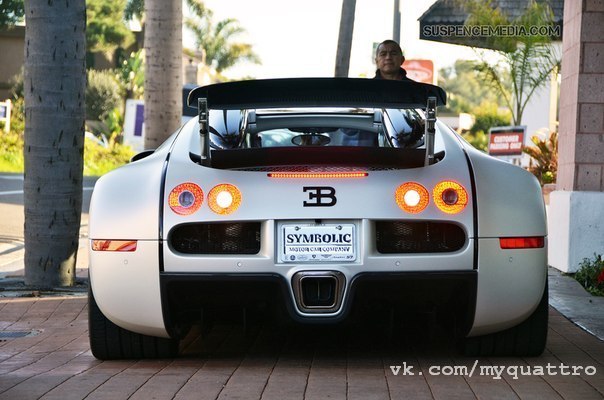 Bugatti Veyron (White Matte).