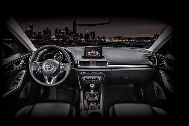 В ноябре на украинском рынке появится новый представитель семьи Mazda – третье поколение Mazda3. Новинка привлекает внимание не только яркой внешностью, но и другими эффектными деталями.