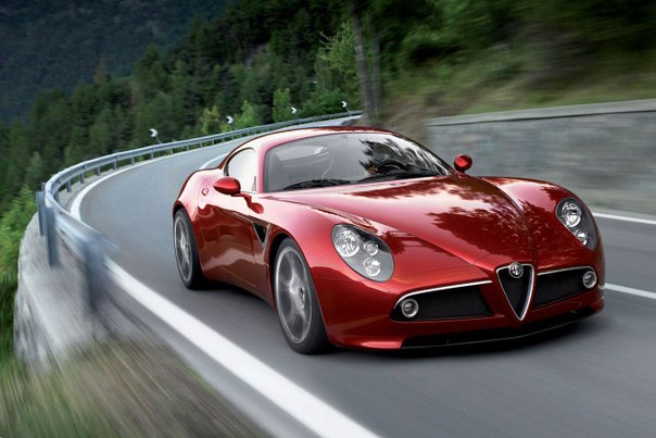 Родстер от концерна Alfa Romeo, который выполнен на платформе автомобиля Mazda MX-5, будет обладать своим собственным уникальным дизайнерским стилем и получит очень интересный силовой агрегат. Очень может быть, что новинка, дебют которой ожидается в 2015 году, получит и известное в прошлом название – Alfa Romeo Duetto. Около месяца назад появилась информация о том, что и Alfa Romeo и Mazda создаст одну общую модель. Однако родстер компании Alfa Romeo не будет обладать внешностью, идентичной таковой у MX-5, она будет уникальной и разрабатывается специально для этого автомобиля. Так же не исключается, что итальянский вариант этого автомобиля будет выполнен в стиле концепт-кара 2uettottanta, который был разработан ателье Pininfarina в далеком 2010 году.