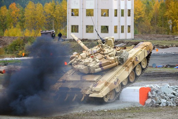 Российскому премьеру показали секретный танк