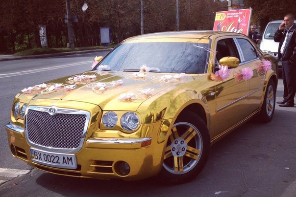 «Золотой» Bentley можно увидеть теперь и в Тернополе