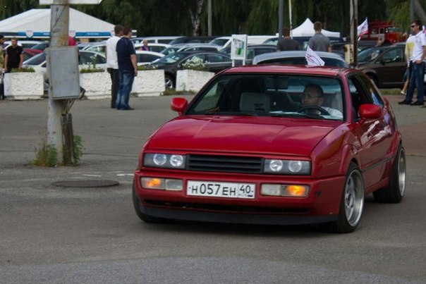 Первого сентября 1988 года с конвейера кузовного ателье Karmann в Оснабрюке сошел первый экземпляр хэтчбека Volkswagen Corrado.