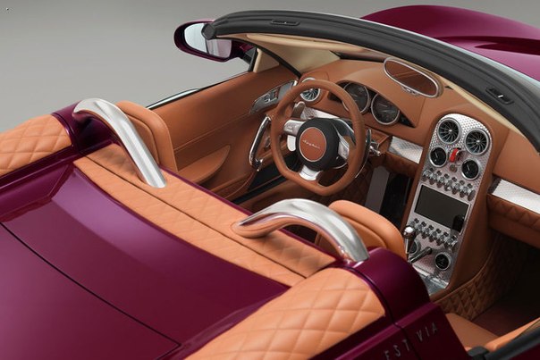 На выставке Concours d'Elegance в Пеббл Бич был представлен новый Spyker B6 Venator в кузове родстер.Представлен новый Spyker B6 Venator в кузове родстер.