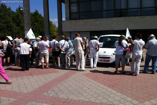 В Симферополе состоялся торжественный старт пробега электромобилей «Электромобилизация 2013. Крым».