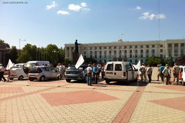 В Симферополе состоялся торжественный старт пробега электромобилей «Электромобилизация 2013. Крым».