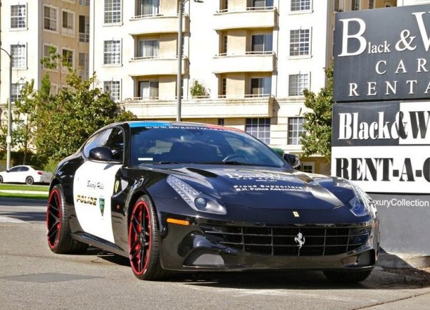 Суперкар Ferrari FF станет полицейским