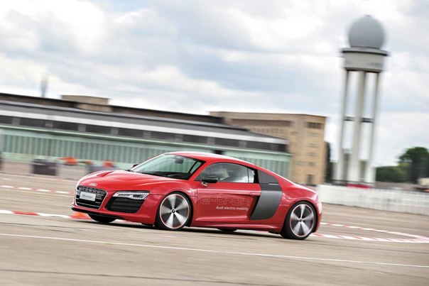 Audi e-tron: На троне – электромобили