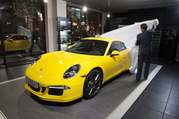 У Київі відбулася презентація повноприводних моделей сьомого покоління автомобіля-легенди Porsche 911.