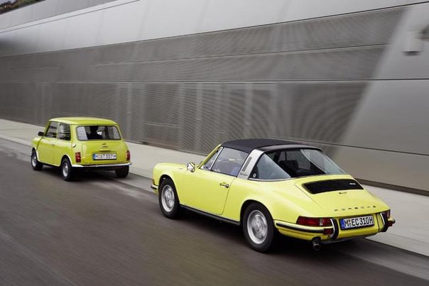 Mini поздравил Porsche 911 с 50-летним юбилеем. С чего бы это? Выяснилось, что у этой парочки есть свое прошлое)