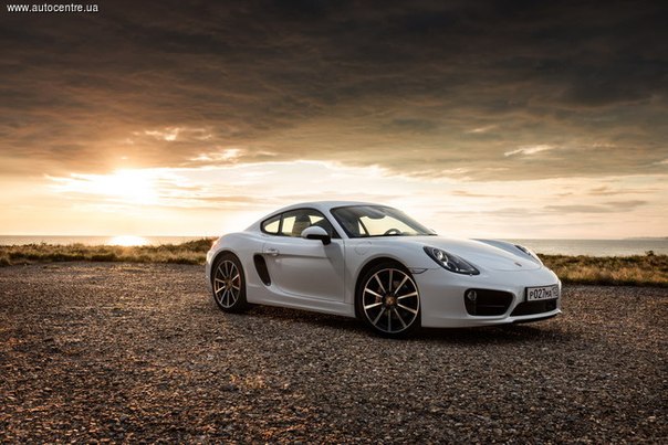 Искупайтесь с нами в море удовольствия, которое подарил новый Porsche Cayman S.
