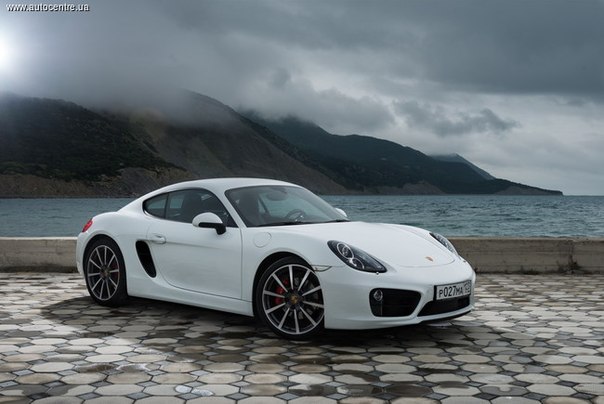 Искупайтесь с нами в море удовольствия, которое подарил новый Porsche Cayman S.