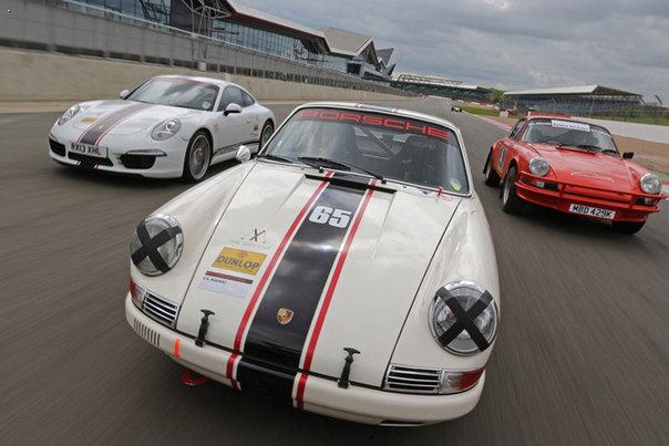 В честь 50-летия легендарной 911-й модели Porsche устроит грандиозный парад из 911 911-х на фестивале ретро и спортивных автомобилей Silverstone Classic 2013.