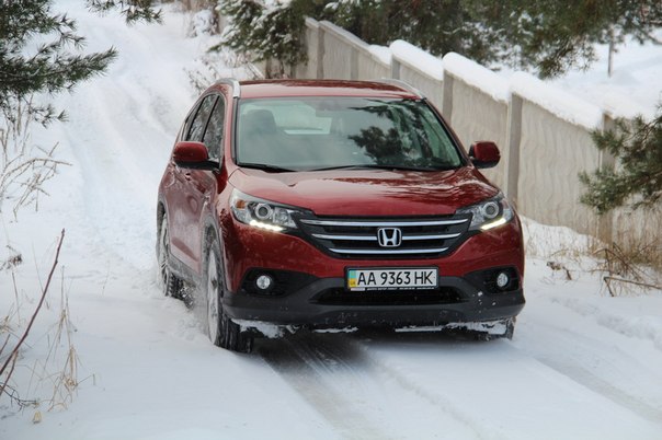 Снежным днем 13 декабря в Украине презентована новая Honda CR-V четвертого поколения. Причем, формат мероприятия носил характер тест-драйва в весьма жестких условиях.