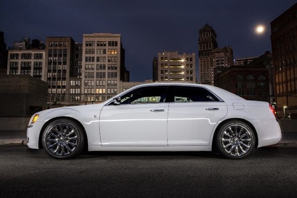 На предстоящем Детройтском автосалоне 2013 будет представлена новая спецверсия Chrysler 300.