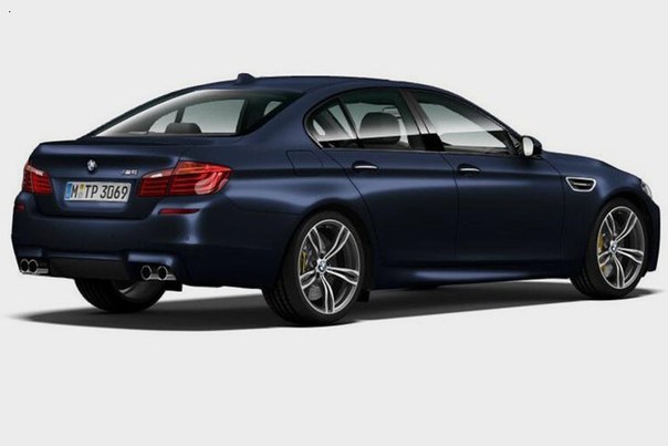 В интернете появились первые изображения обновленного BMW M5.В интернете появились первые изображения обновленного BMW M5.