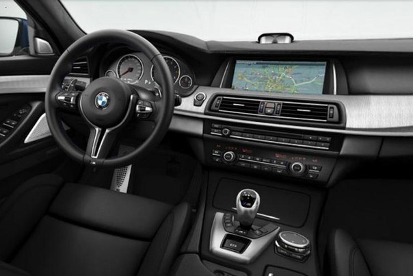 В интернете появились первые изображения обновленного BMW M5.В интернете появились первые изображения обновленного BMW M5.