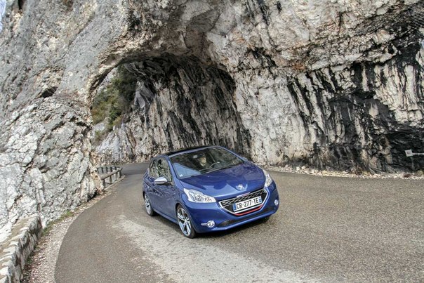Тест-драйв Peugeot 208 GTi: Самый быстрый Peugeot!
