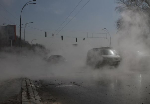 В Киеве провалилась дорога: фото, видео и схема объезда без пробок