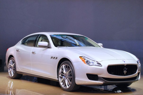 На автошоу в Детройте 2013 итальянская компания привезла новый Maserati Quattroporte.