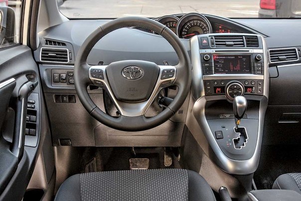 Тест-драйв Toyota Verso: Версия новая – семейная