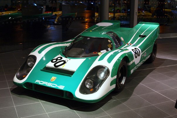 Иск был подан экс-пилотом Ф1 Девидом Пайпером по причине порчи раритетного Porsche 917 стоимостью 2 миллиона долларов.