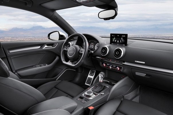 Смену поколений линейки A3 компания Audi начала с презентации концептуального седана в 2011-м году. Автомобиль вызывал любопытство даже не столько новым дизайном, сколько самим типом кузова, ведь ранее в линейке A3 не бывало седана. Тем не менее, воплощение концепта в серийный автомобиль произошло не сразу. Сперва Audi выпустил 3-дверный хэтчбек, а затем и A3 Sportback, оставив седан «на десерт». Что ж, время смены блюд подошло и немецкий автопроизводитель торжественно «снял клош» с серийного седана Audi A3.Audi A3 седан открыл новые горизонты