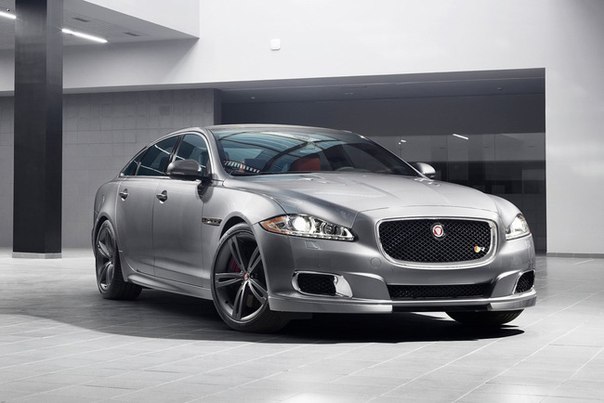 На предстоящем автосалоне в Нью-Йорке 2013 будет представлен новый «заряженный» седан Jaguar XJR.