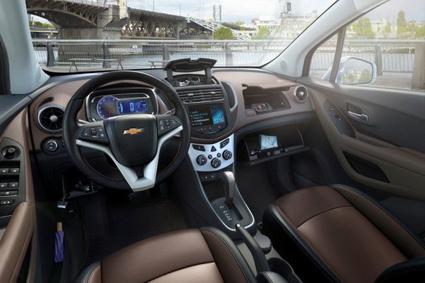 Весной в Европе и Украине стартуют продажи нового компактного кроссовера Chevrolet Tracker. В Украине его впервые покажут на автосалоне SIA 2013. Стоимость и комплектации станут известны ближе к началу продаж.