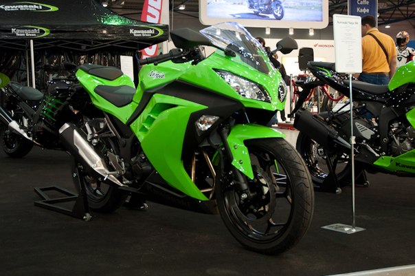 Официальный дистрибьютор марки Kawasaki представил на выставке Мотобайк 2013 несколько мотоциклов 2013 модельного года.