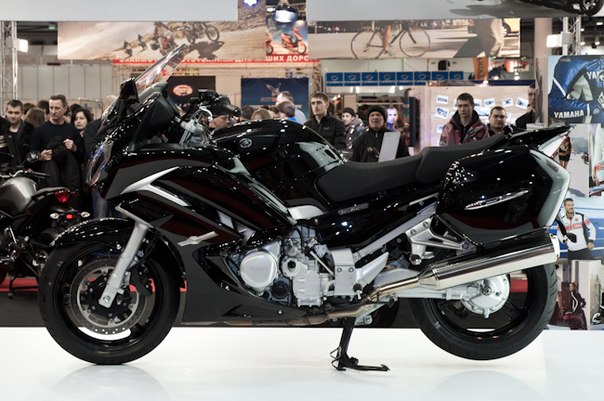 Выставка Мотобайк 2013 порадовала поклонников мотоциклов Yamaha обновленным флагманским байком FJR 1300 A 2013-го модельного года.