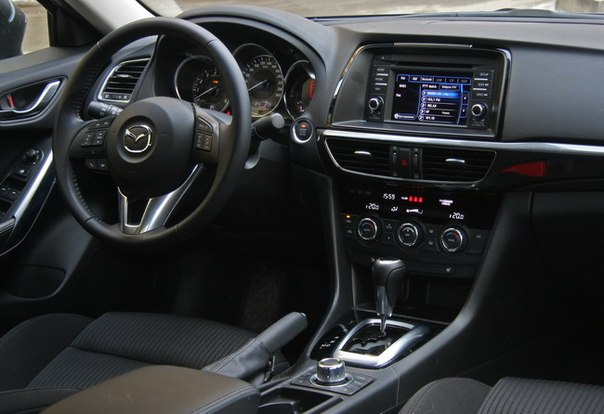 Тест-драйв Mazda6 третьего поколения с 2,5-литровым мотором подтвердил эффективность технологии Skyactiv, а еще обнажил душу этого красивого седана, нарисованного в стиле стиле Kodo.Тест-драйв Mazda6 третьего поколения: нам понравились порывы ее души