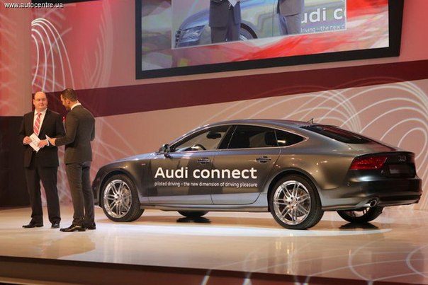 Конструкторы компании Audi разработали систему автопилота, которая позволяет машине самостоятельно парковаться и выполнять маневры без участия водителя.