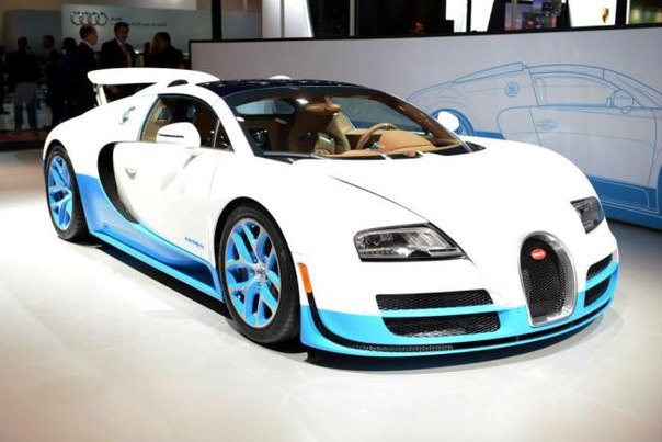 На автошоу в Катаре показали Bugatti Veyron Grand Sport Vitesse в необычном бело-голубом комбинированном цвета. Один из таких автомобилей в прошлом году был продан за 2,5 млн. долларов США.