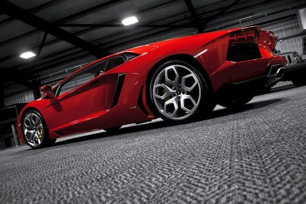 Тюнинг-ателье Kahn Design показало обновленный пакет дополнений для суперкара Lamborghini Aventador LP700-4.Тюнинг-ателье Kahn Design показало обновленный пакет дополнений для суперкара Lamborghini Aventador LP700-4.
