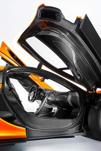 Опубликованы первые изображения салона нового McLaren P1.