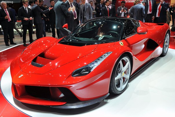 На автосалоне в Женеве 2013 дебют оформил новый суперкар Ferrari LaFerrari, который служит преемником Enzo.На автосалоне в Женеве 2013 дебют оформил новый суперкар Ferrari LaFerrari, который служит преемником Enzo.